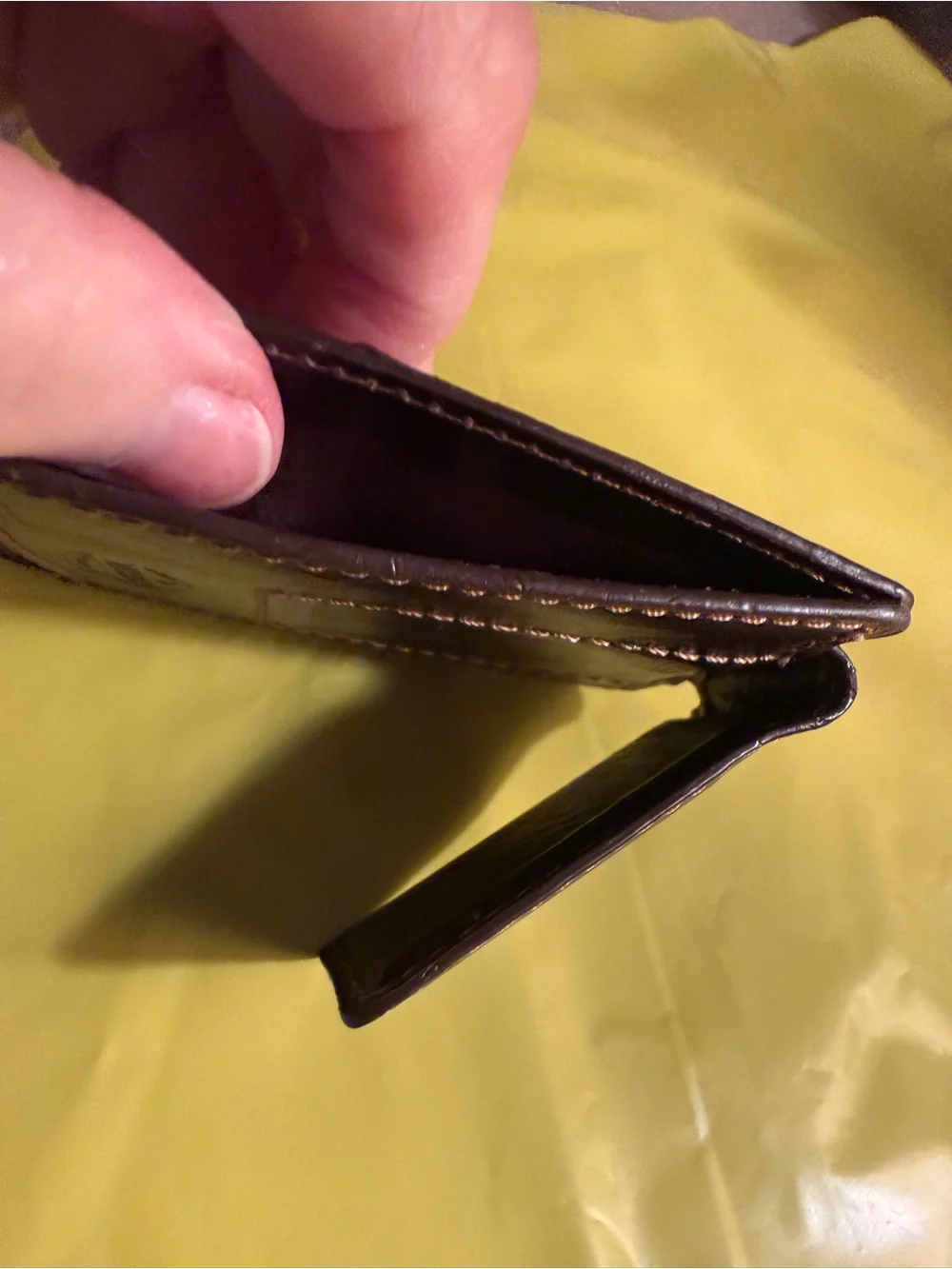 Fossil Men's Derrick RFID-Blocking Magnetic Card Case wallet dark brown leather